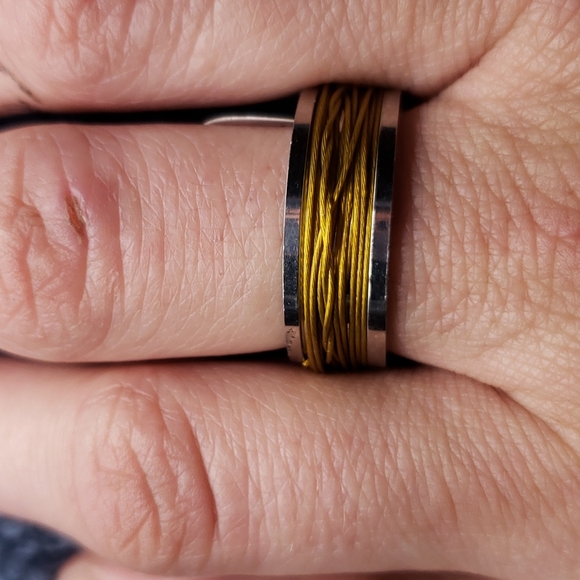 A Ring band - Picture 2 of 5